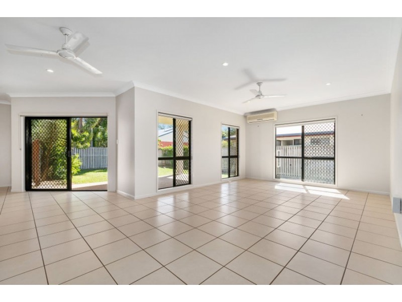 3 Bluff Street, Bushland Beach QLD 4818