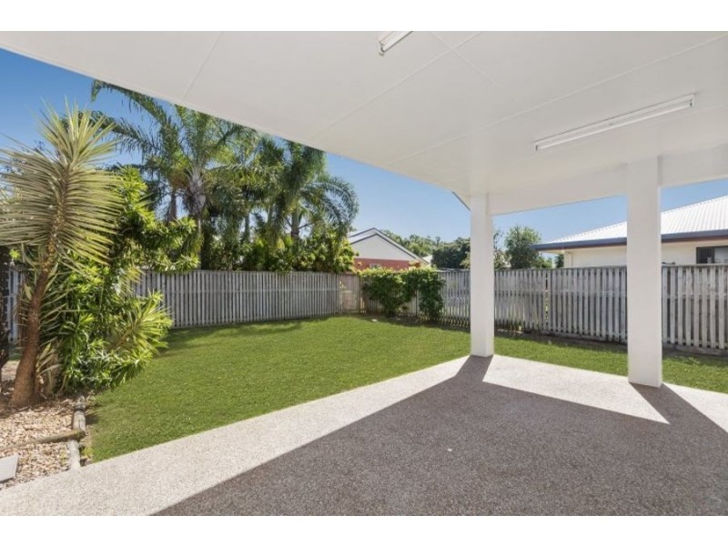 3 Bluff Street, Bushland Beach QLD 4818