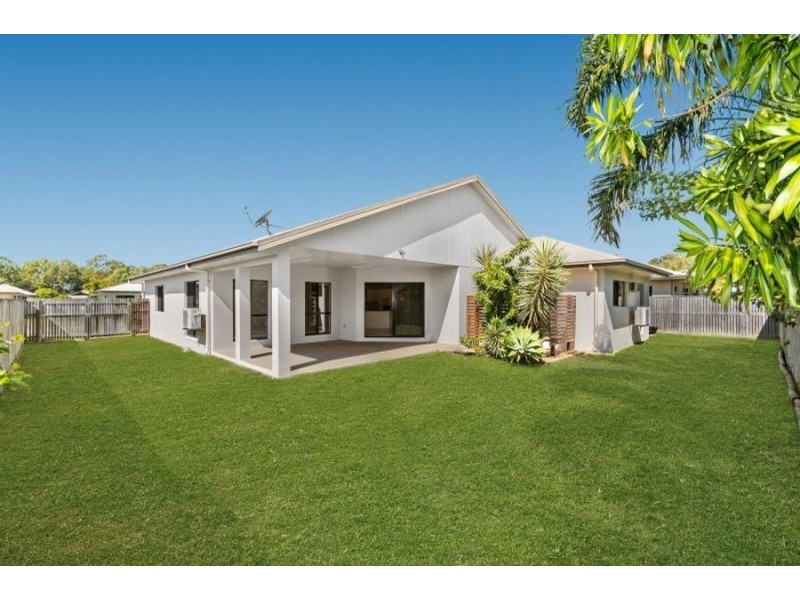 3 Bluff Street, Bushland Beach QLD 4818