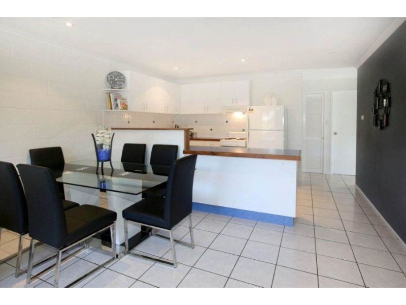 2/1 Halloran Street, Hermit Park QLD 4812