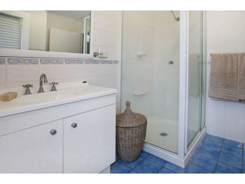 2/1 Halloran Street, Hermit Park QLD 4812