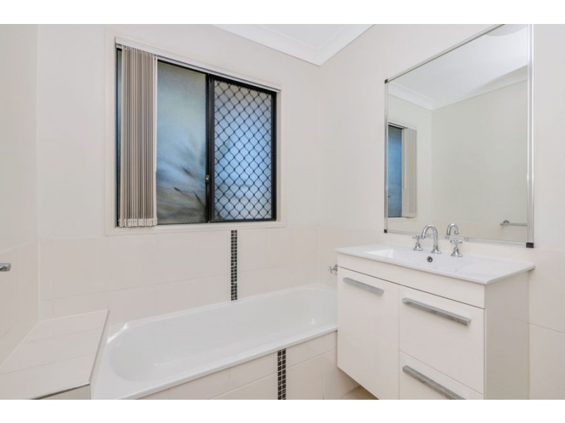 6 Sanderling Circuit, Kelso QLD 4815