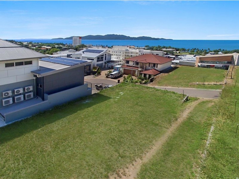 3 Panorama Court, North Ward QLD 4810