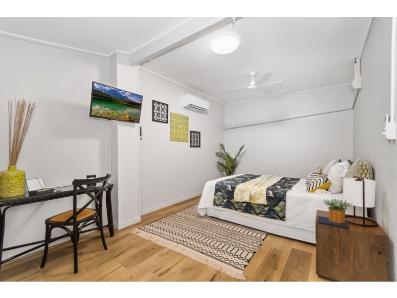 2/5 Hugh Street, West End QLD 4810