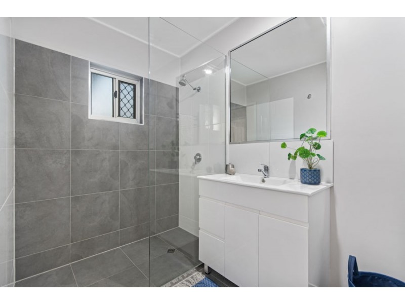 2/5 Hugh Street, West End QLD 4810