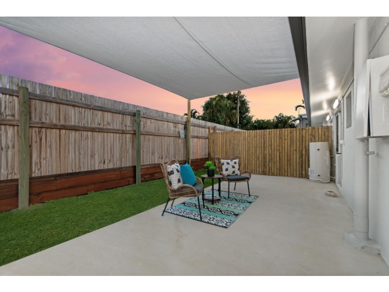 2/5 Hugh Street, West End QLD 4810