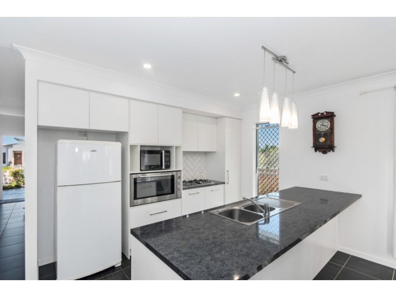 14 Barnfield Street, Mount Low QLD 4818