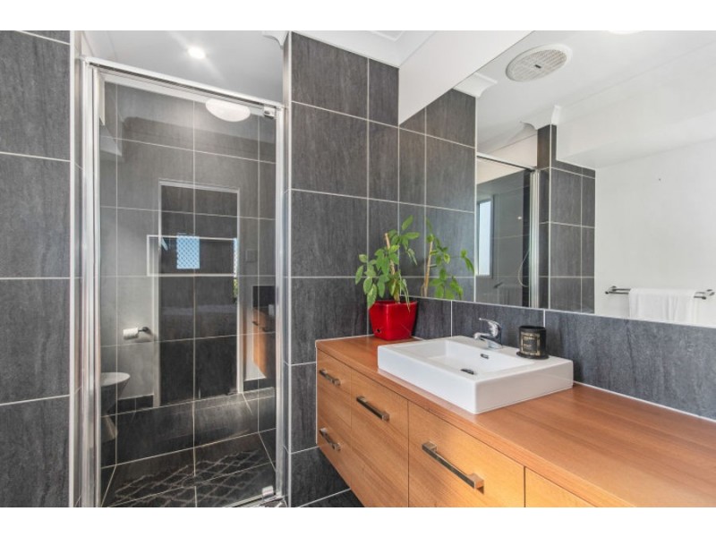 14 Barnfield Street, Mount Low QLD 4818