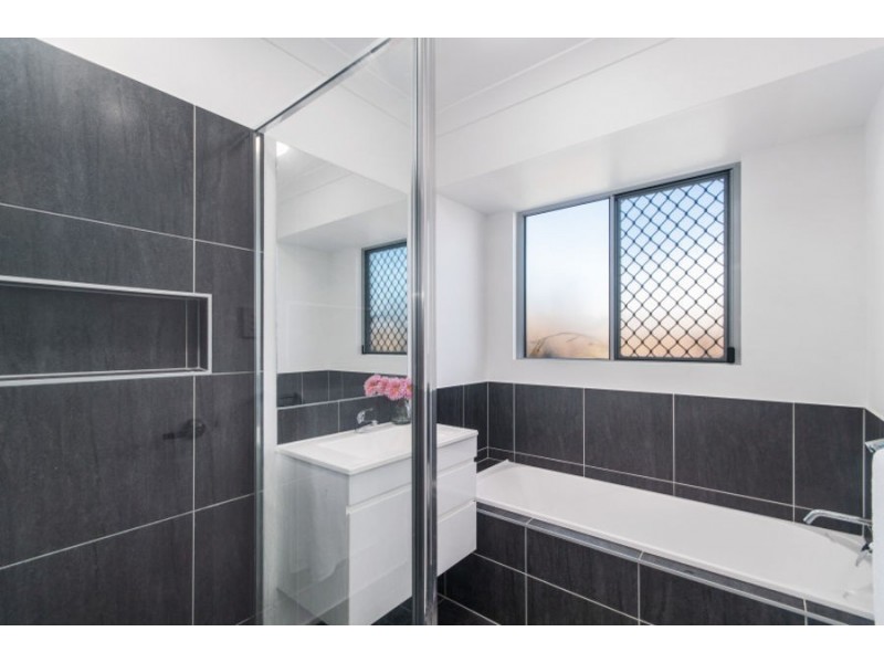 14 Barnfield Street, Mount Low QLD 4818