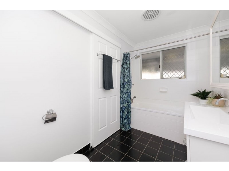 16 Joshua Crescent, Bushland Beach QLD 4818