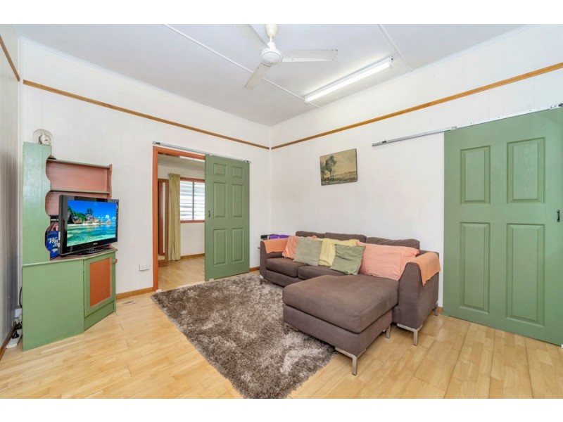 1 Seventh Street, Railway Estate QLD 4810