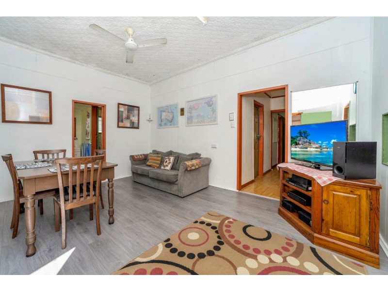 1 Seventh Street, Railway Estate QLD 4810