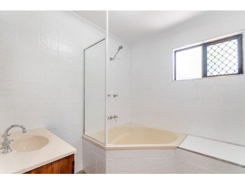 6 Vesterman Court, Bushland Beach QLD 4818