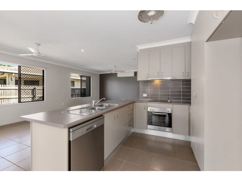 4 Whistler Pocket, Kelso QLD 4815