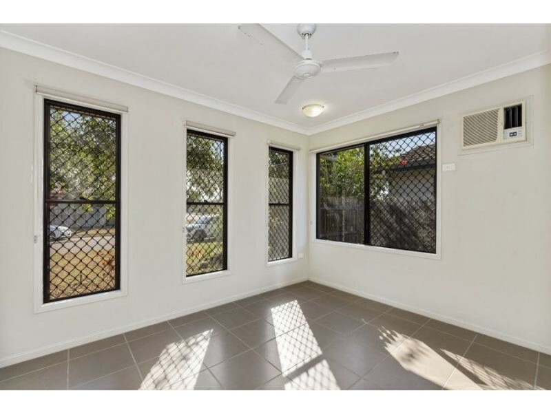 4 Whistler Pocket, Kelso QLD 4815