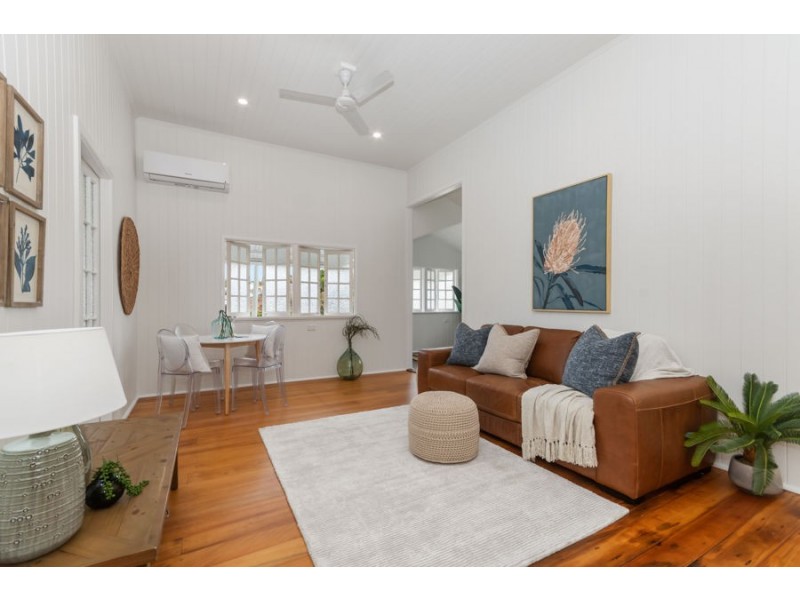 22 Leigh Street, West End QLD 4810