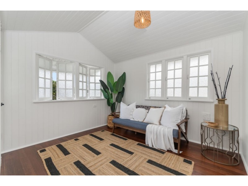 22 Leigh Street, West End QLD 4810