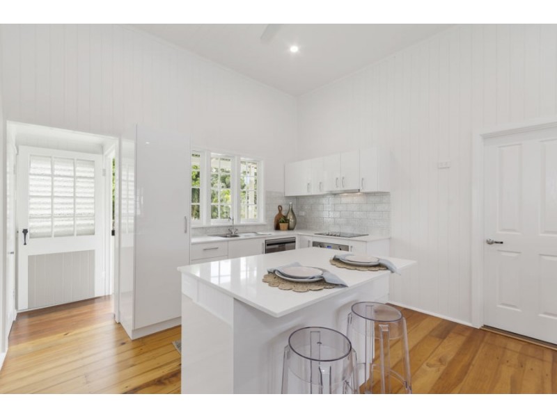 22 Leigh Street, West End QLD 4810