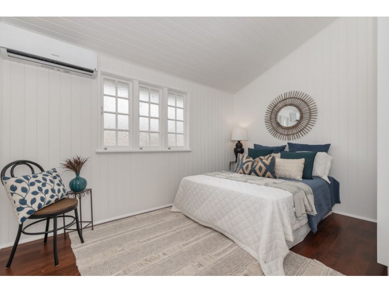 22 Leigh Street, West End QLD 4810