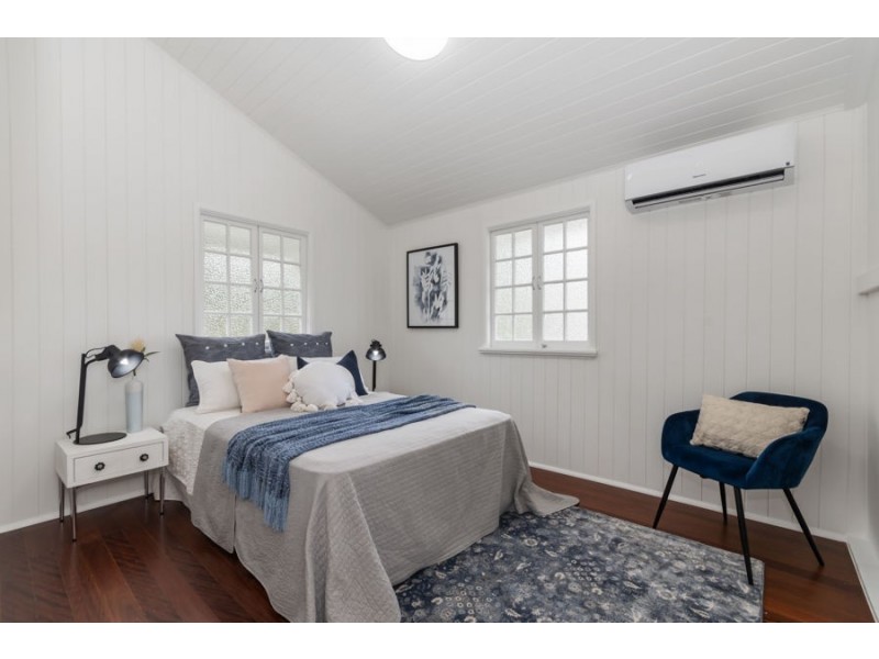 22 Leigh Street, West End QLD 4810