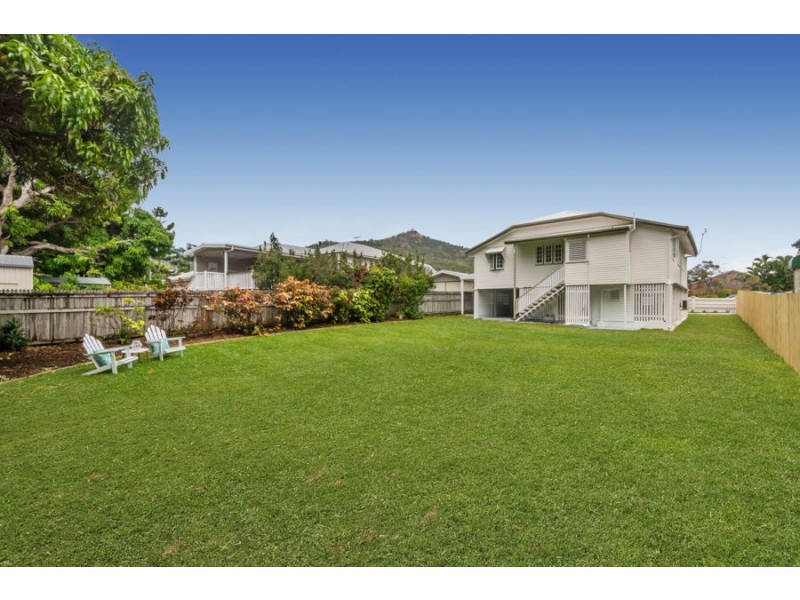 22 Leigh Street, West End QLD 4810