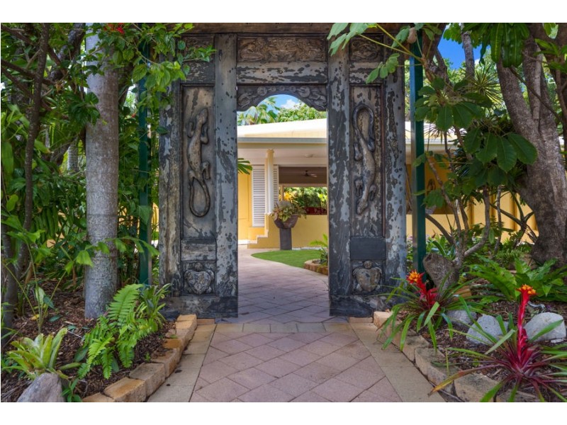 14 Yates Street, Nelly Bay QLD 4819