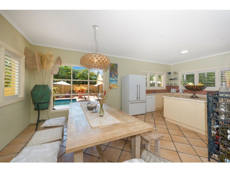 14 Yates Street, Nelly Bay QLD 4819