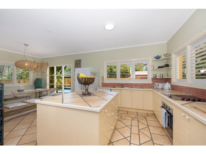 14 Yates Street, Nelly Bay QLD 4819