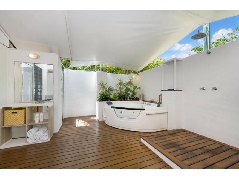 14 Yates Street, Nelly Bay QLD 4819