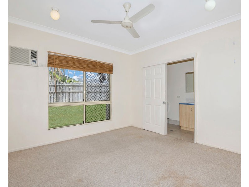 9 Logan Street, Douglas QLD 4814