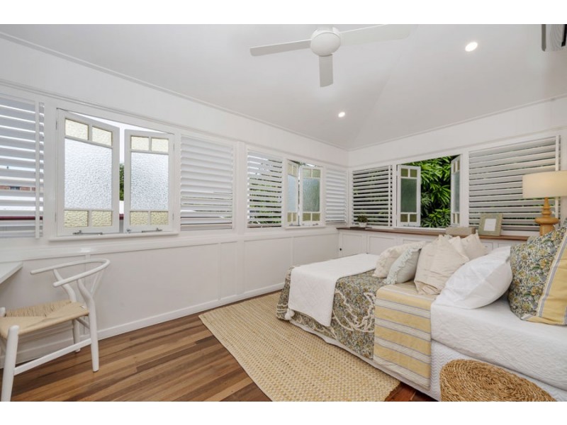 16 Macrossan Street, South Townsville QLD 4810