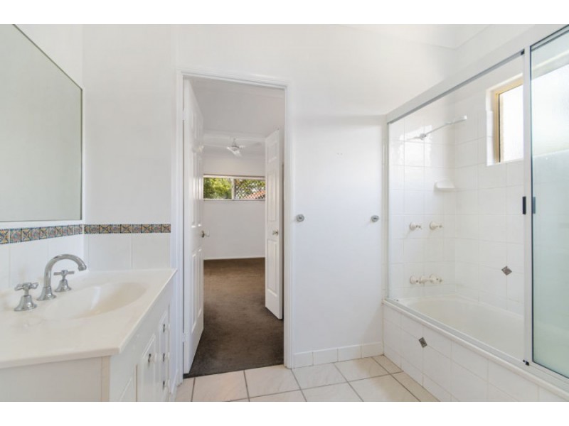 8A Siris Court, Douglas QLD 4814