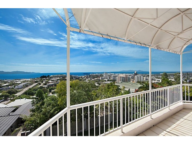 1/13 Hillside Crescent, Townsville City QLD 4810