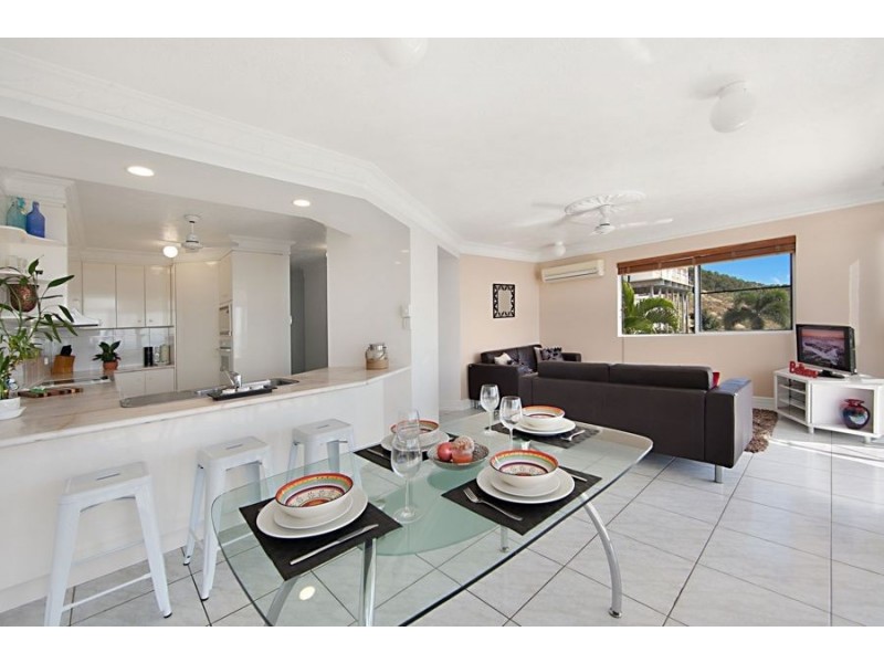 1/13 Hillside Crescent, Townsville City QLD 4810