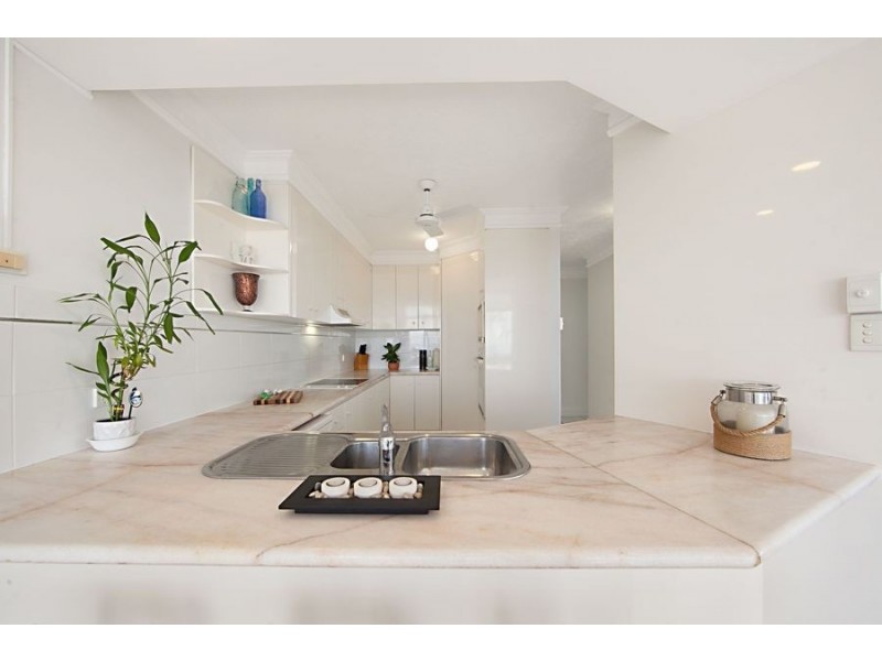 1/13 Hillside Crescent, Townsville City QLD 4810