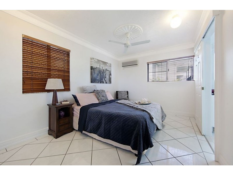 1/13 Hillside Crescent, Townsville City QLD 4810