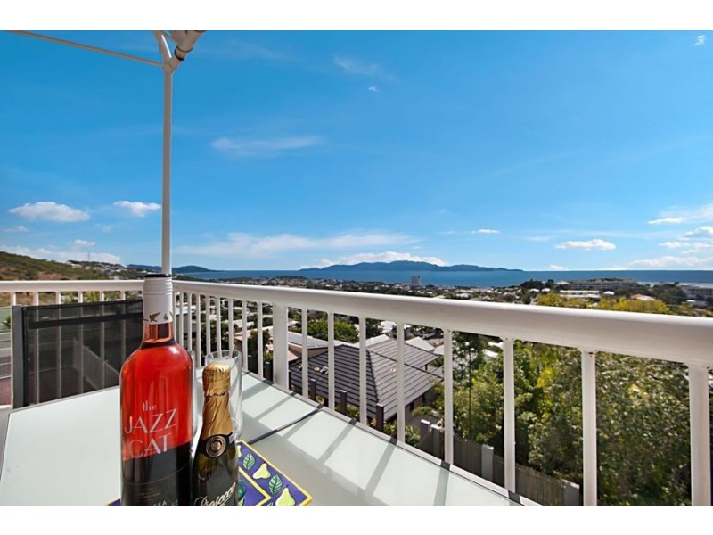1/13 Hillside Crescent, Townsville City QLD 4810