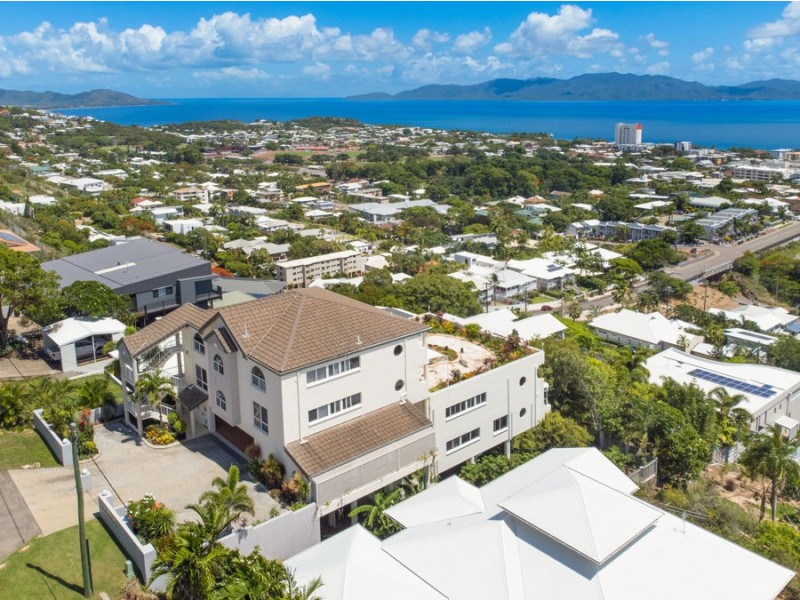 1/13 Hillside Crescent, Townsville City QLD 4810