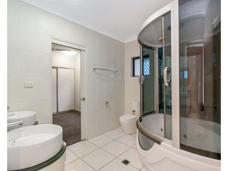 4 Dugong Court, Bushland Beach QLD 4818