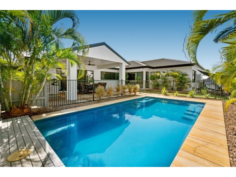 55 Hillock Crescent, Bushland Beach QLD 4818