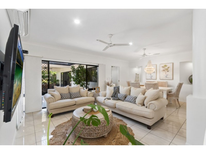 55 Hillock Crescent, Bushland Beach QLD 4818