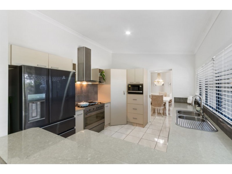 55 Hillock Crescent, Bushland Beach QLD 4818