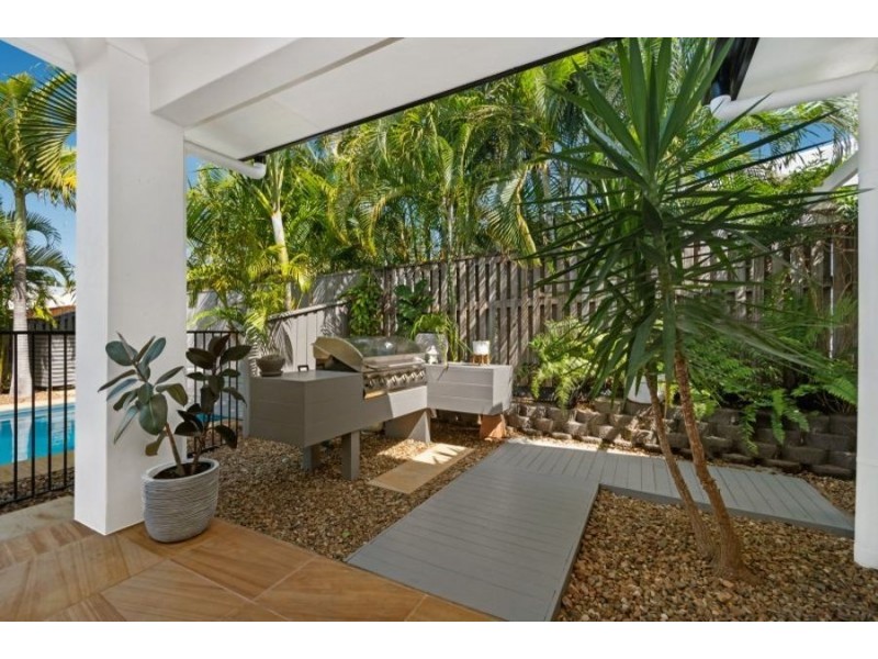55 Hillock Crescent, Bushland Beach QLD 4818