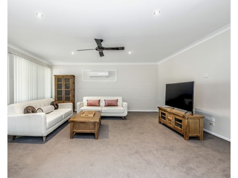 18 Donostia Crescent, Bushland Beach QLD 4818