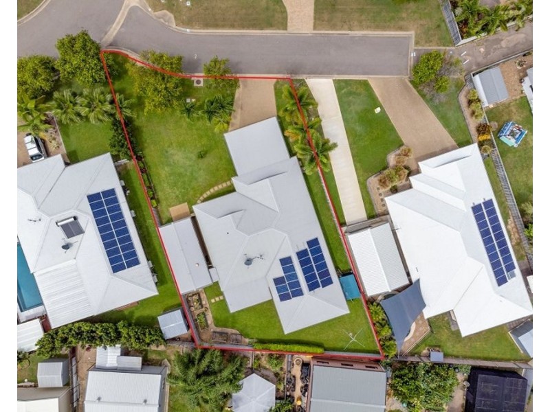 18 Donostia Crescent, Bushland Beach QLD 4818