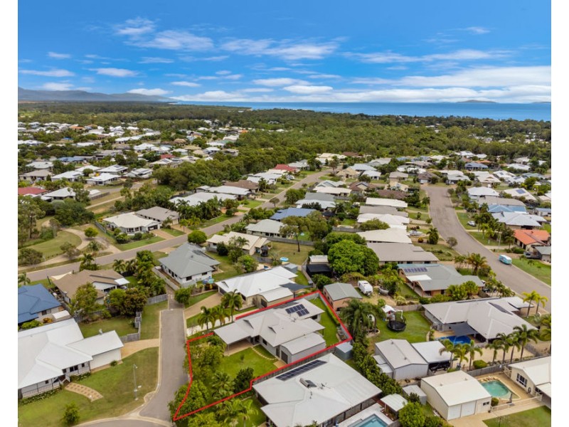18 Donostia Crescent, Bushland Beach QLD 4818