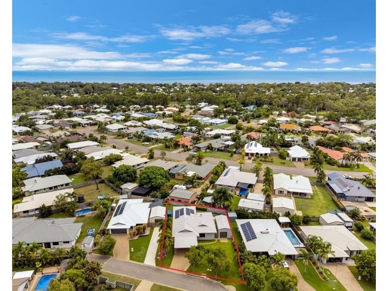 18 Donostia Crescent, Bushland Beach QLD 4818