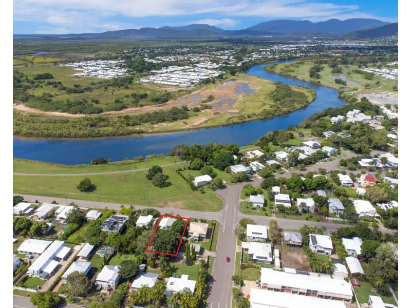 80 Carmody Street, Hermit Park QLD 4812