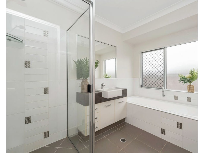 3 Sanctum Boulevard, Mount Low QLD 4818