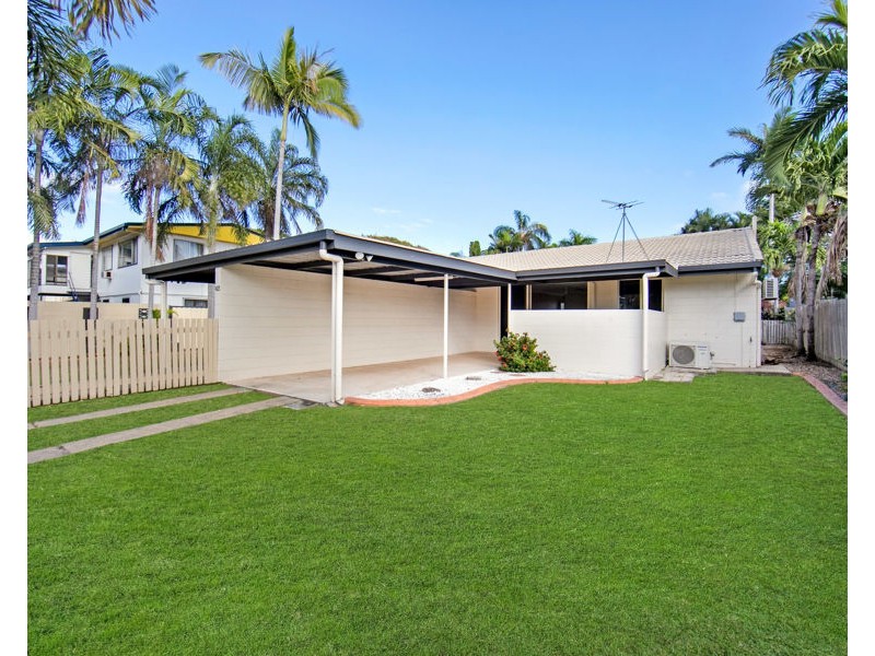 423 Ross River Road, Cranbrook QLD 4814